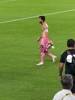 两球领先痛失好局！实拍：梅西赛后退场时频频摇头😔